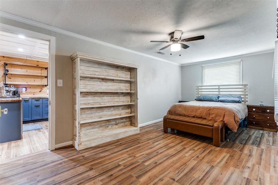 Furnished interior view inside a new home in , Weatherford (Image 8).