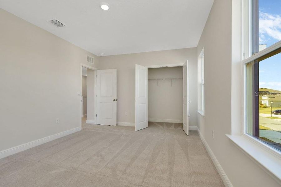 Spacious, unfurnished interior of a new home in Mangrove Manor, Apollo Beach (Image 25).