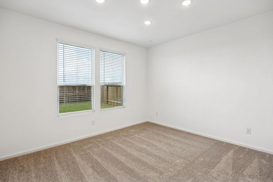 Spacious, unfurnished interior of a new home in Stokesbury, Waller (Image 19).