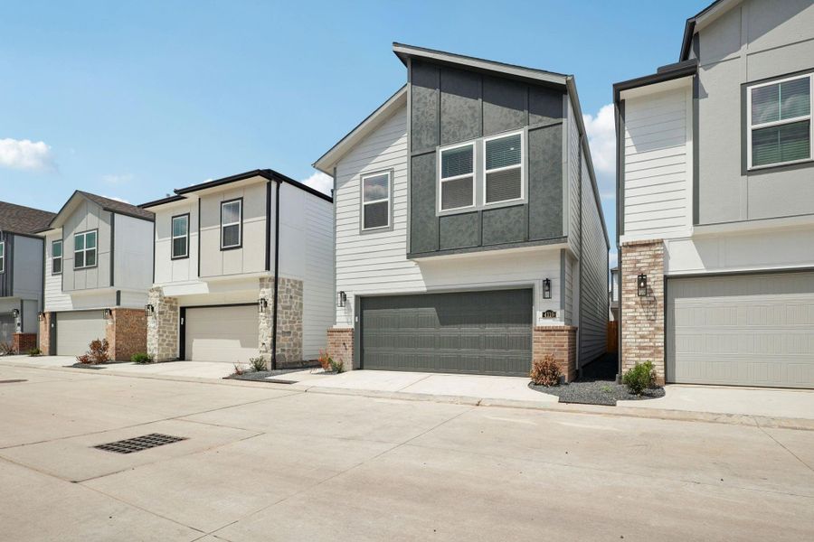 Photo is not of the actual home, but is an inspirational photo of builder’s model home and may depict options, furnishings, and/or decorator features that are not included Photo is not of the actual home, but is an inspirational photo of builder’s model home and may depict options, furnishings, and/or decorator features that are not included