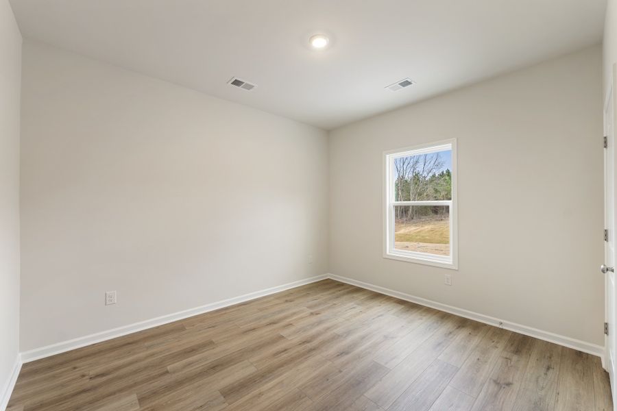 Spacious, unfurnished interior of a new home in Fairview Falls, Chesnee (Image 18).