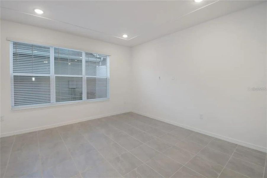 Spacious, unfurnished interior of a new home in , Winter Garden (Image 12).