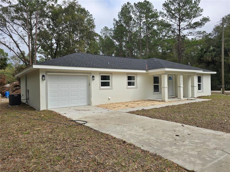Exterior details and patio area of a home in , Ocklawaha (Image 23).