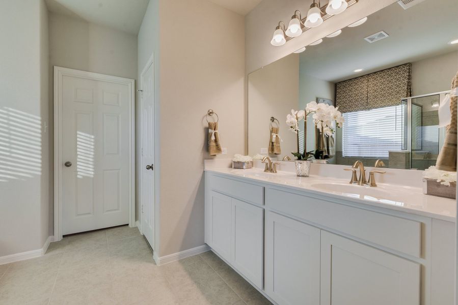 Representative furnished interior of a home built from the Floor Plan 1759 by Colina Homes in Grand Magnolia, Magnolia (Image 30). Representative furnished interior of a home built from the Floor Plan 1759 by Colina Homes in Grand Magnolia, Magnolia (Image 30).