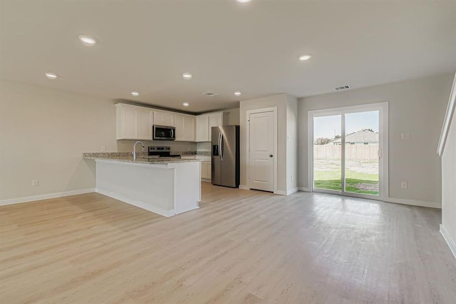 Spacious, unfurnished interior of a new home in Middlefield Village, Dallas (Image 28).