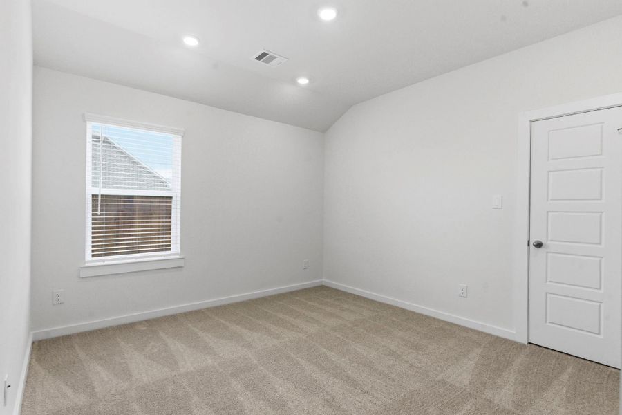 Spacious, unfurnished interior of a new home in Creekhaven, Iowa Colony (Image 18). Spacious, unfurnished interior of a new home in Creekhaven, Iowa Colony (Image 18).
