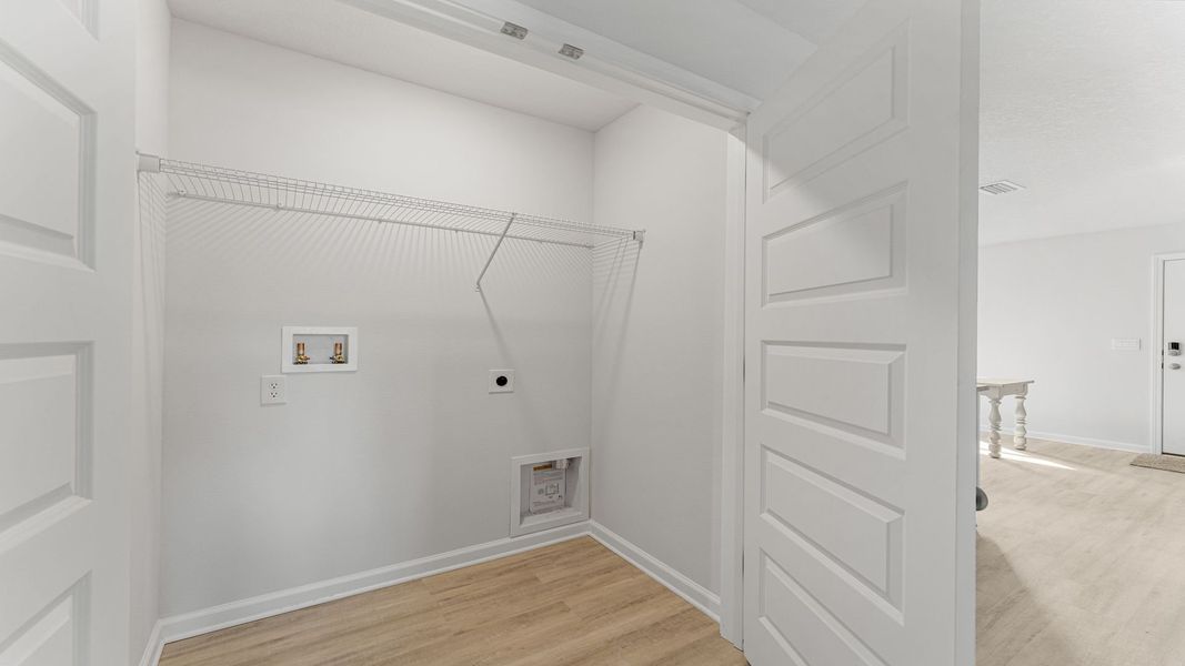 Representative unfurnished interior of a home built from the Callaway by D.R. Horton in Sunny Hills, Chipley (Image 20).