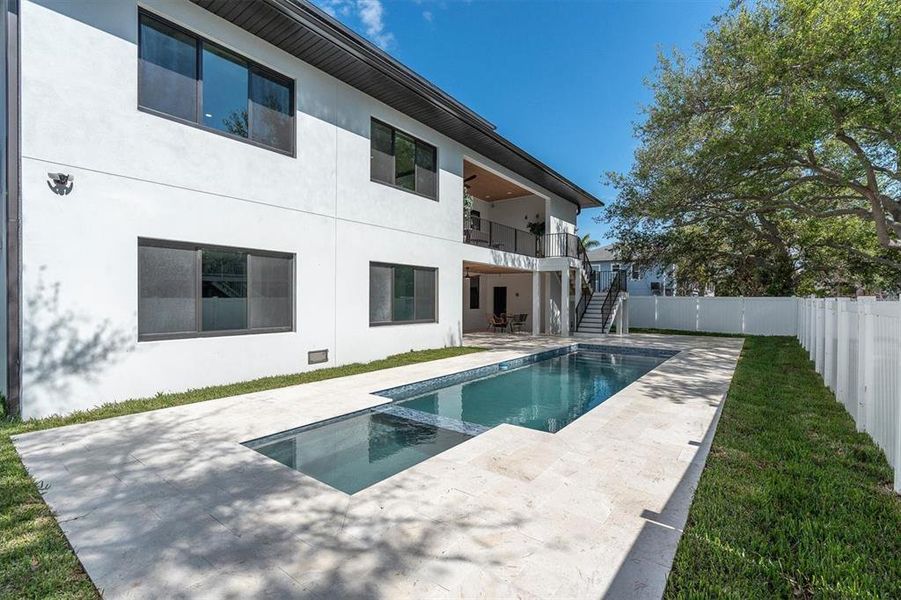 Exterior details and patio area of a home in , St. Petersburg (Image 28).