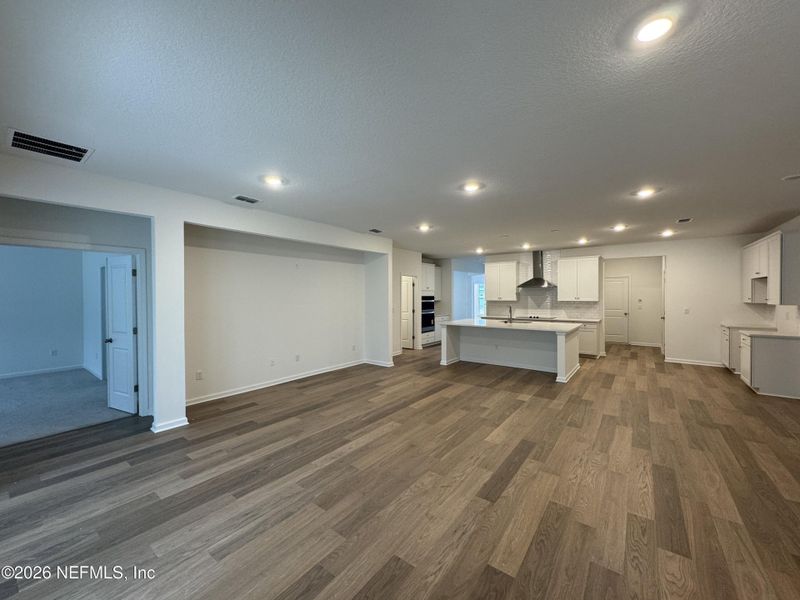 Spacious, unfurnished interior of a new home in Hyland Trail, Green Cove Springs (Image 35).