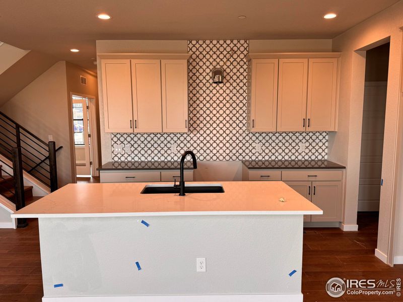 Stunning Kitchen w/ Quartz Tops