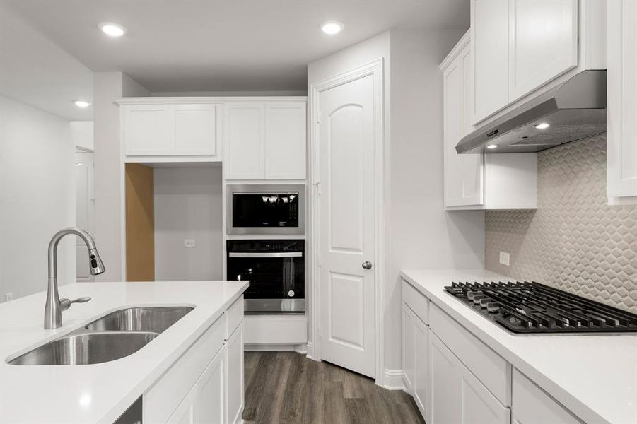 Furnished interior view inside a new home in Cambridge Crossing, Celina (Image 10).
