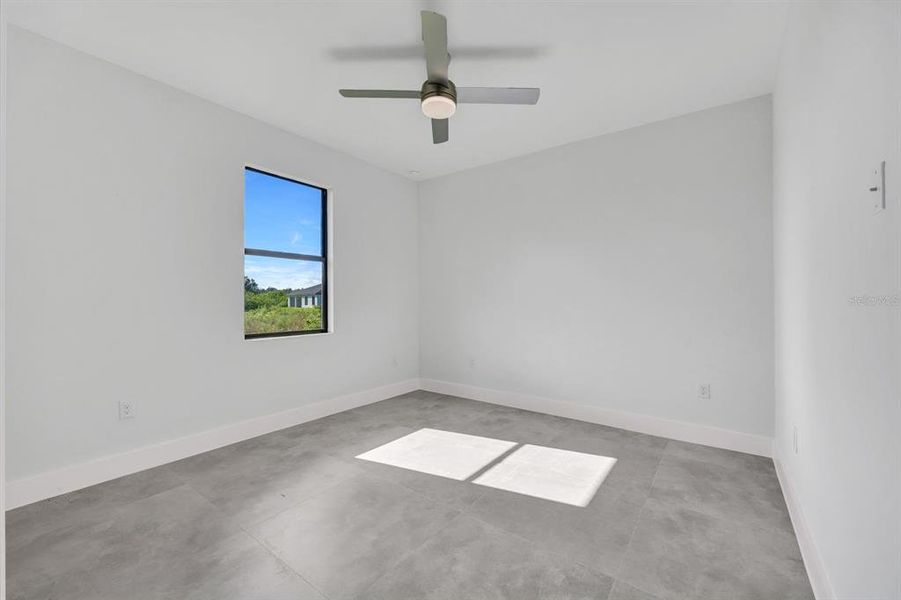 Spacious, unfurnished interior of a new home in , Lehigh Acres (Image 12).