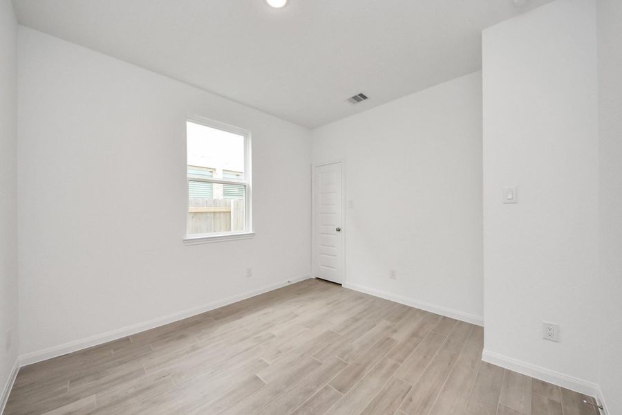 Spacious, unfurnished interior of a new home in Elyson, Katy (Image 25).