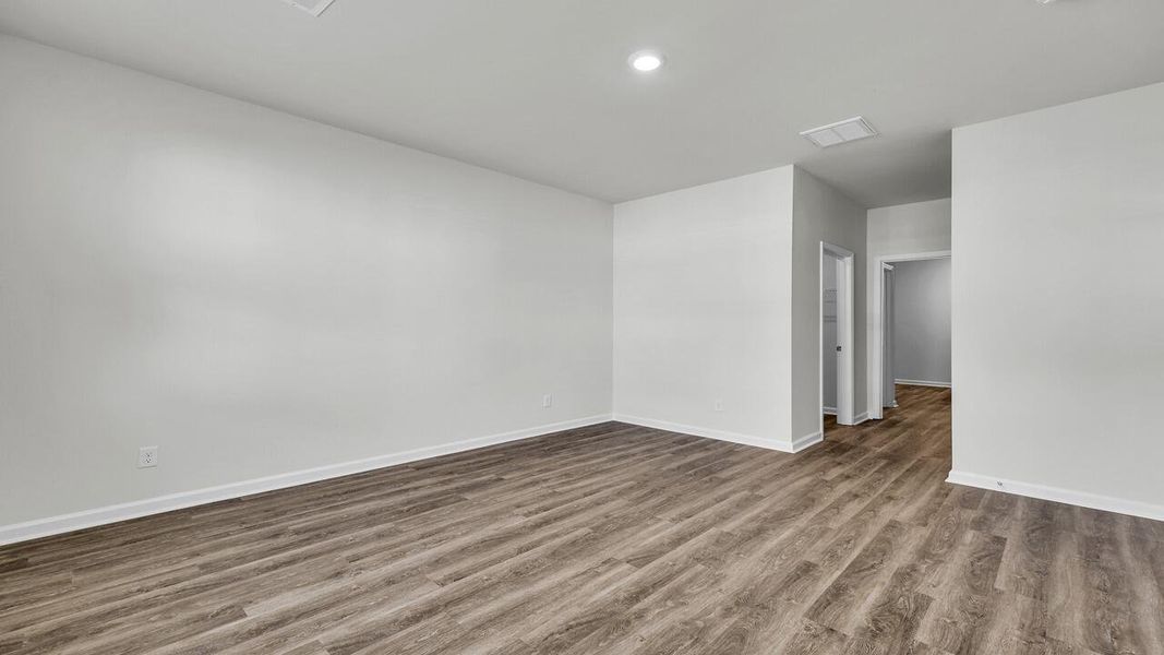 Spacious, unfurnished interior of a new home in Hillcrest, Ravenel (Image 31).