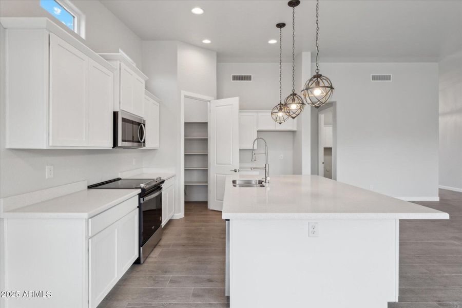 1,658 Kitchen 8 - 192jpg 1,658 Kitchen 8 - 192jpg