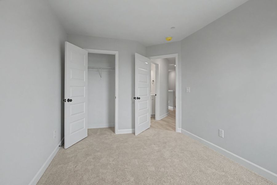 Spacious, unfurnished interior of a new home in Oxford Station, Gallatin (Image 46).