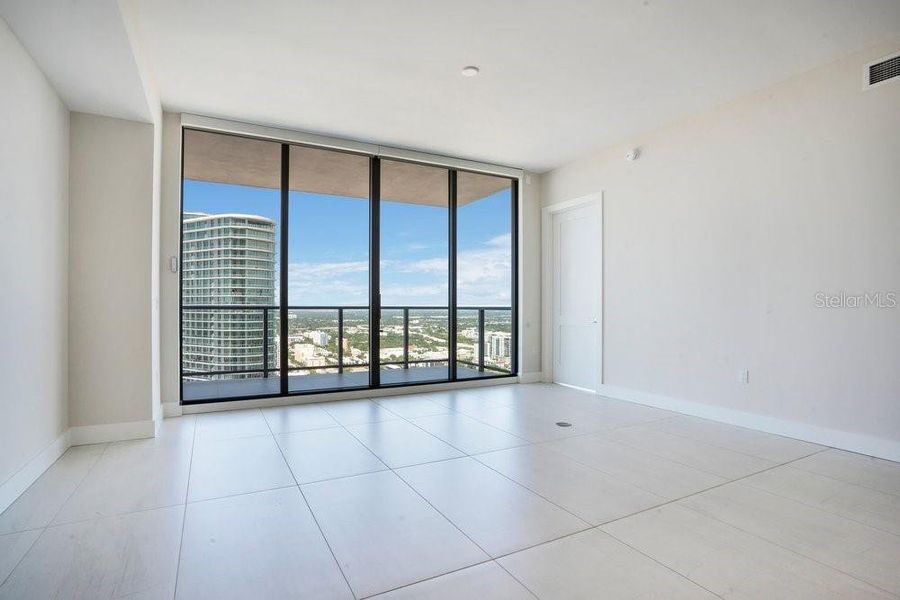 Spacious, unfurnished interior of a new home in , St. Petersburg (Image 50).