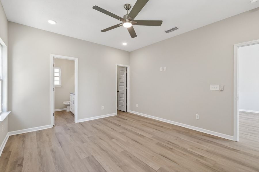 Spacious, unfurnished interior of a new home in Legacy Preserve, Tullahoma (Image 25).