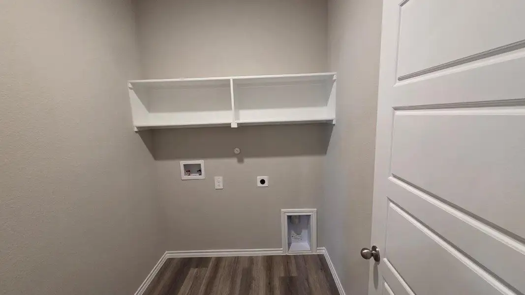 Spacious, unfurnished interior of a new home in Trails of Elizabeth Creek, Fort Worth (Image 20). Spacious, unfurnished interior of a new home in Trails of Elizabeth Creek, Fort Worth (Image 20).