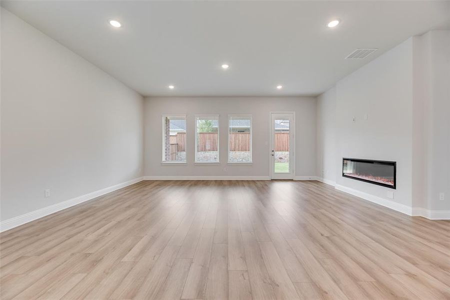 Spacious, unfurnished interior of a new home in Bayside, Rowlett (Image 28).