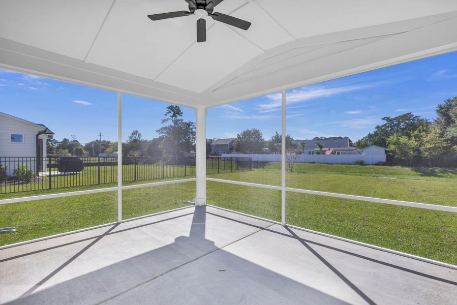 Representative exterior details of a home built from the The Hampton by RobuckHomes in Windwater, Hampstead (Image 44).