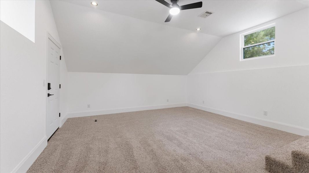 Spacious, unfurnished interior of a new home in , Conroe (Image 33). Spacious, unfurnished interior of a new home in , Conroe (Image 33).