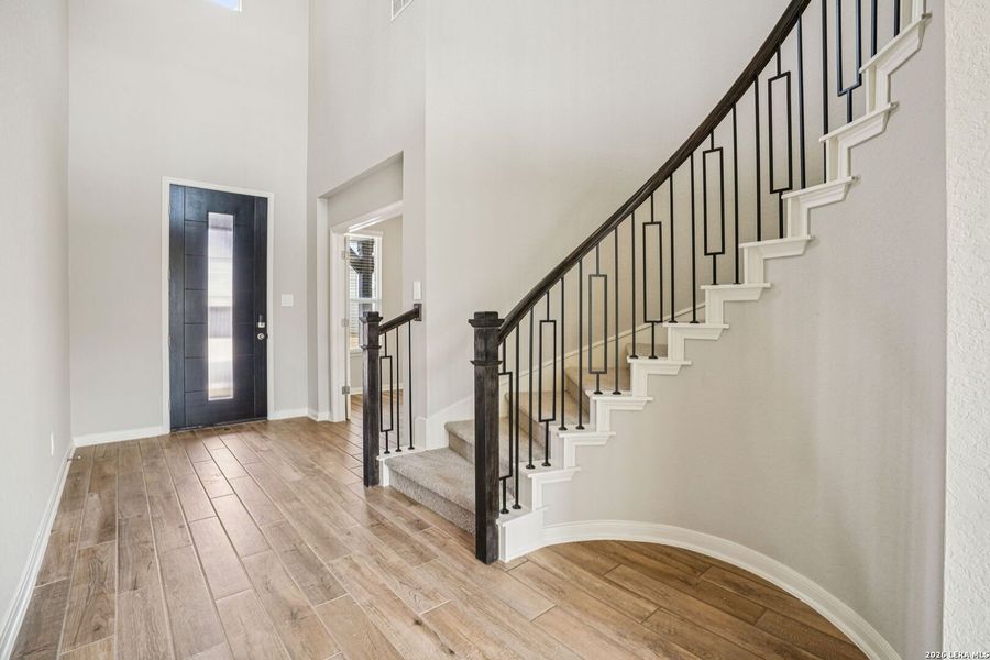 Spacious, unfurnished interior of a new home in Estancia Ranch - Classic Series, San Antonio (Image 27).