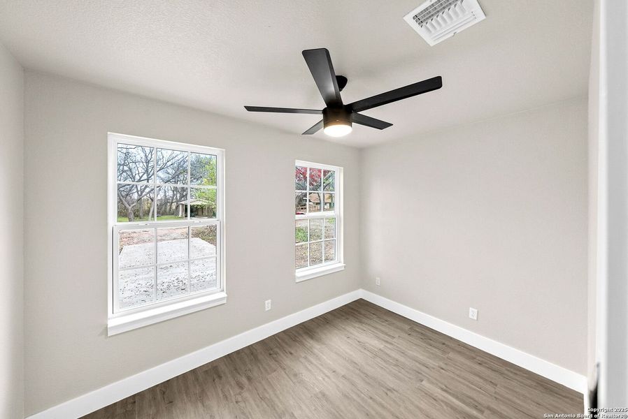 Spacious, unfurnished interior of a new home in , Seguin (Image 25).