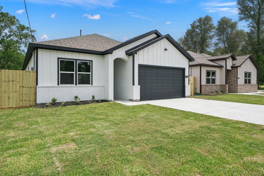 Exterior details and patio area of a home in , Dayton (Image 2).