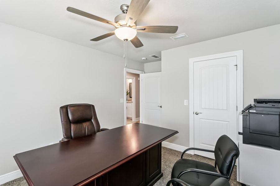 Furnished interior view inside a new home in Buckeyes Landing, Navarre (Image 31).