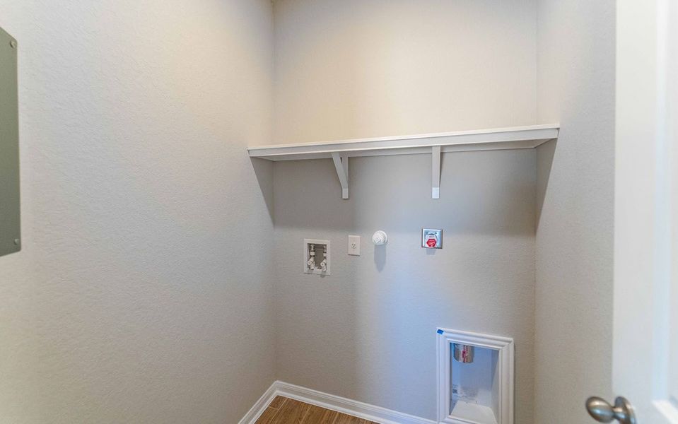 Spacious, unfurnished interior of a new home in Swenson Heights, Seguin (Image 13).