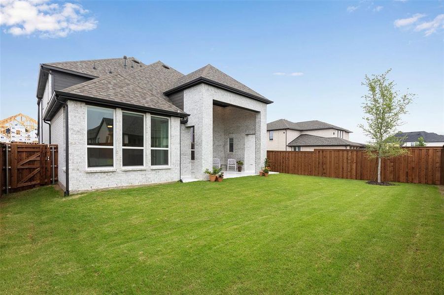 Exterior details and patio area of a home in , Prosper (Image 3).