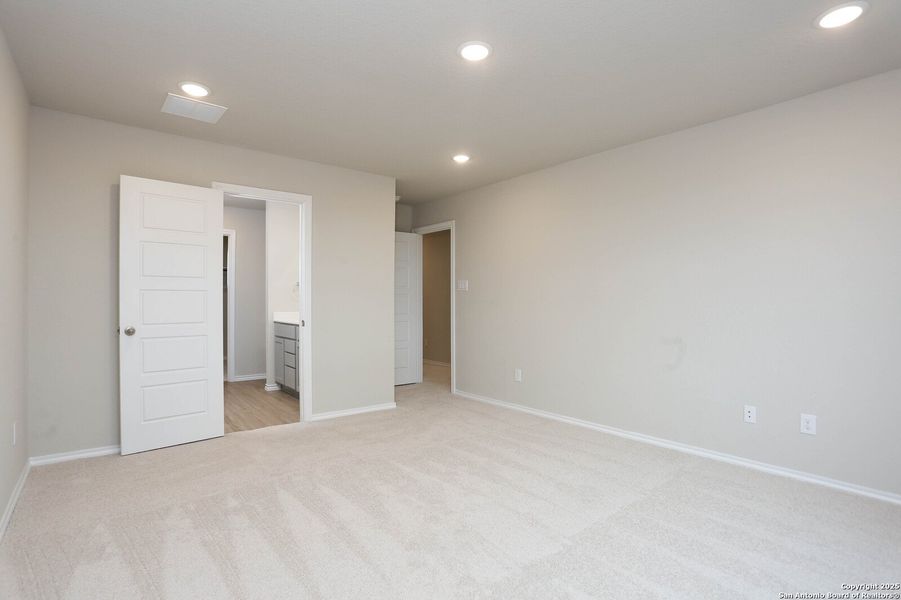 Spacious, unfurnished interior of a new home in Fairway Crossing 40s, San Antonio (Image 12). Spacious, unfurnished interior of a new home in Fairway Crossing 40s, San Antonio (Image 12).