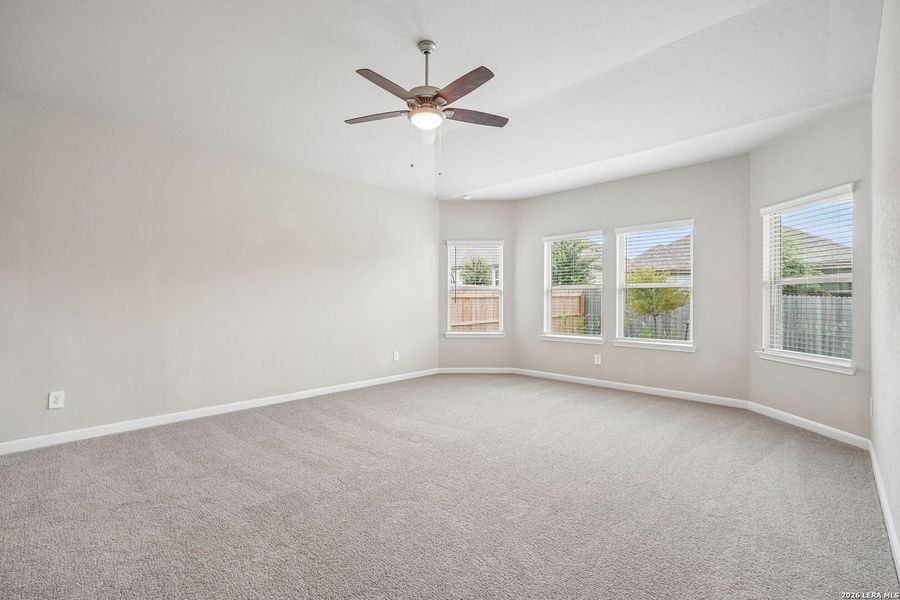 Spacious, unfurnished interior of a new home in Arcadia Ridge - Premier Series, San Antonio (Image 47).