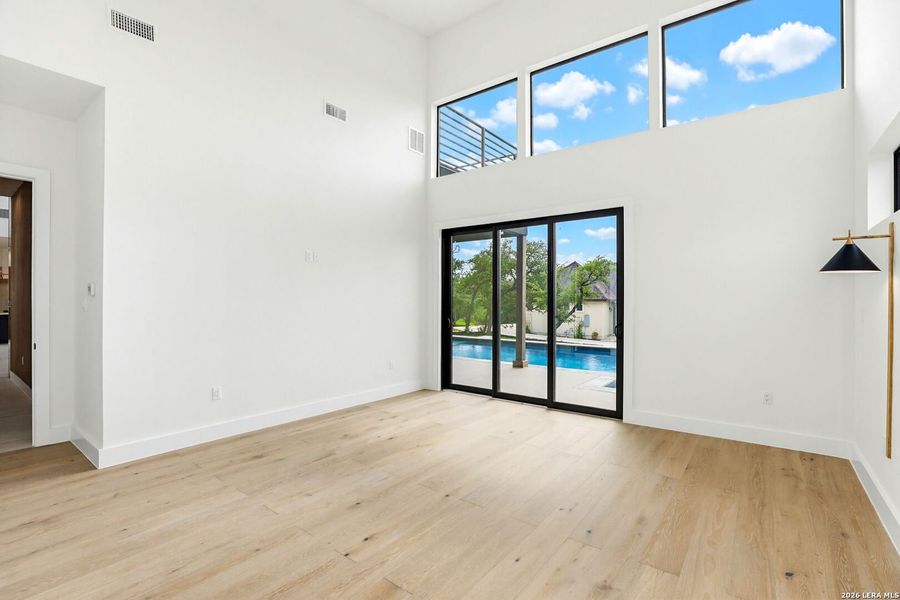 Spacious, unfurnished interior of a new home in , San Antonio (Image 33).
