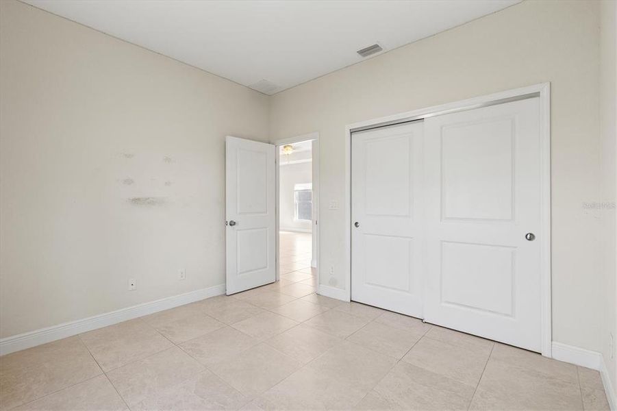 Spacious, unfurnished interior of a new home in , North Port (Image 29).