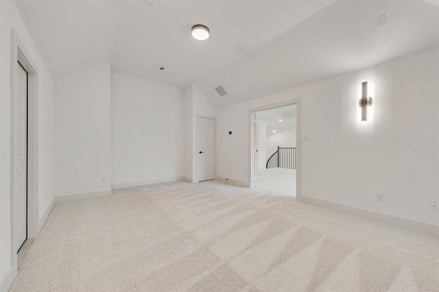 Spacious, unfurnished interior of a new home in Hillside Village, Celina (Image 36).