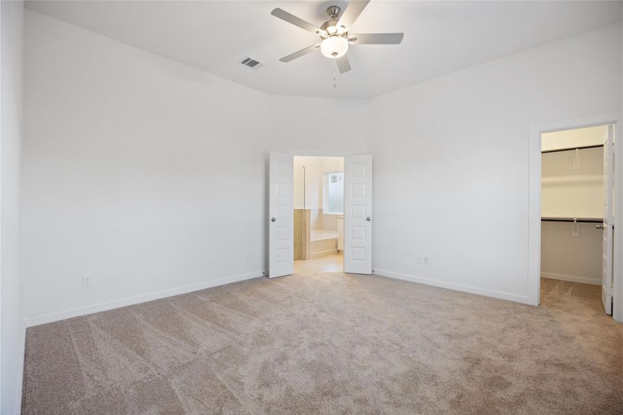 Spacious, unfurnished interior of a new home in Glendale Lakes, Rosharon (Image 18).