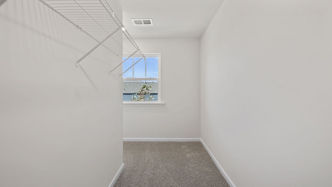 Spacious, unfurnished interior of a new home in Cloverdale Hills, Piedmont (Image 25).