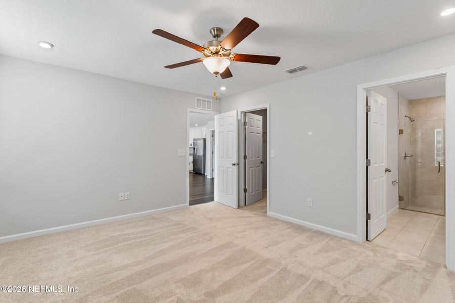 Spacious, unfurnished interior of a new home in , Jacksonville (Image 19).
