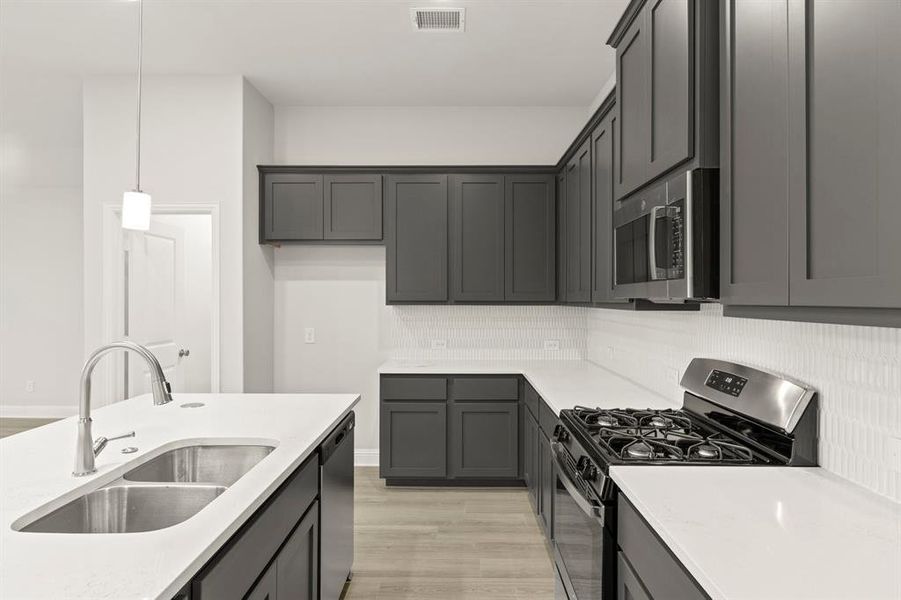 13. 1232 Redcoat - Kitchen (3)