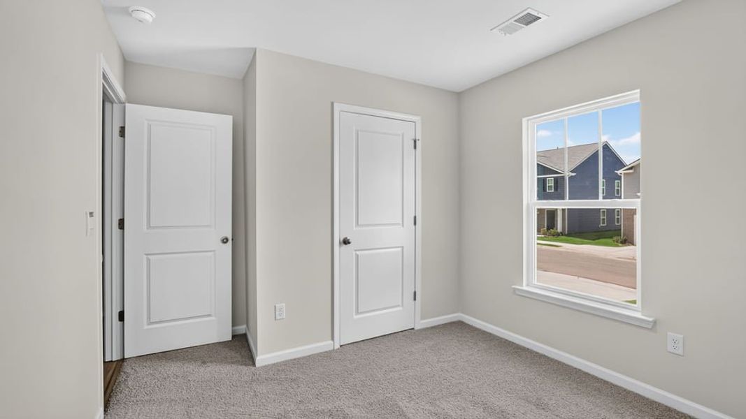 Spacious, unfurnished interior of a new home in Cedar Gap, Fountain Inn (Image 20).