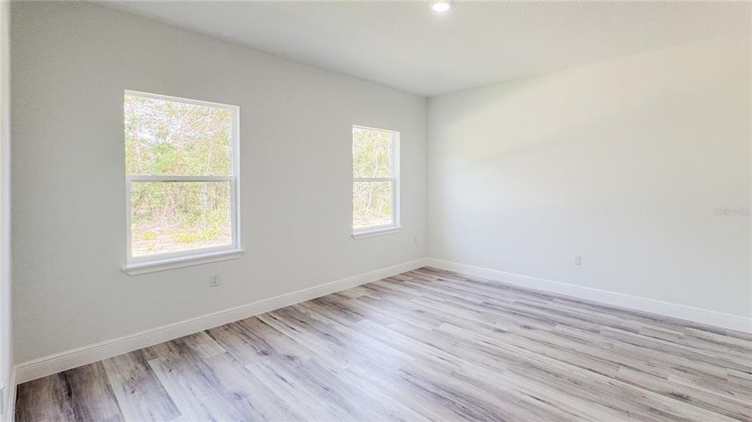 Spacious, unfurnished interior of a new home in , Ocala (Image 25).