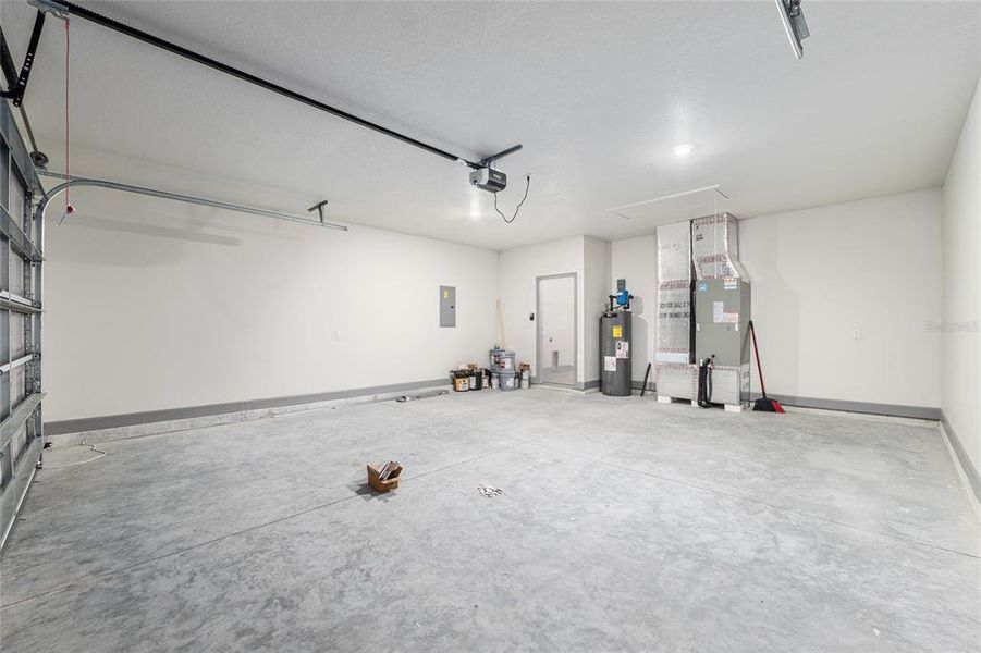 Spacious, unfurnished interior of a new home in , Fort White (Image 41).