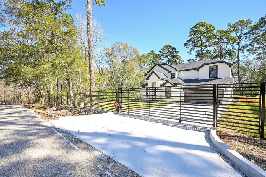 Community amenities in , Humble (Image 30).