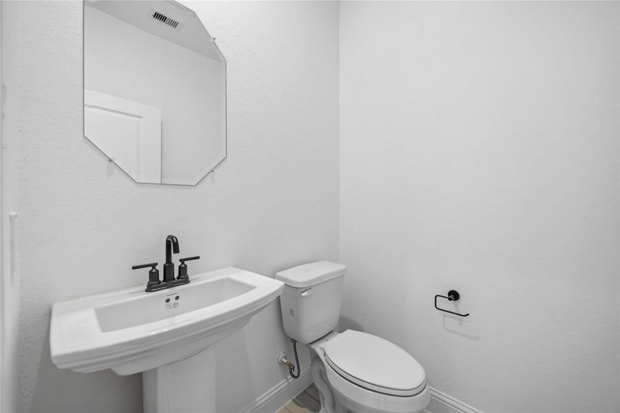 Furnished interior view inside a new home in Sienna, Missouri City (Image 7).