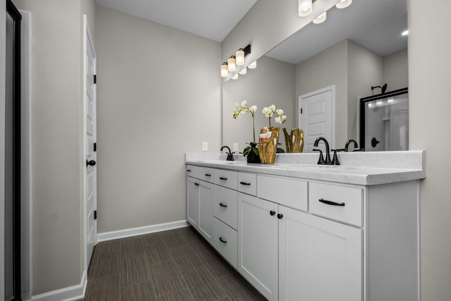 Furnished interior view inside a new home in Cantigny Park, Clarksville (Image 12).