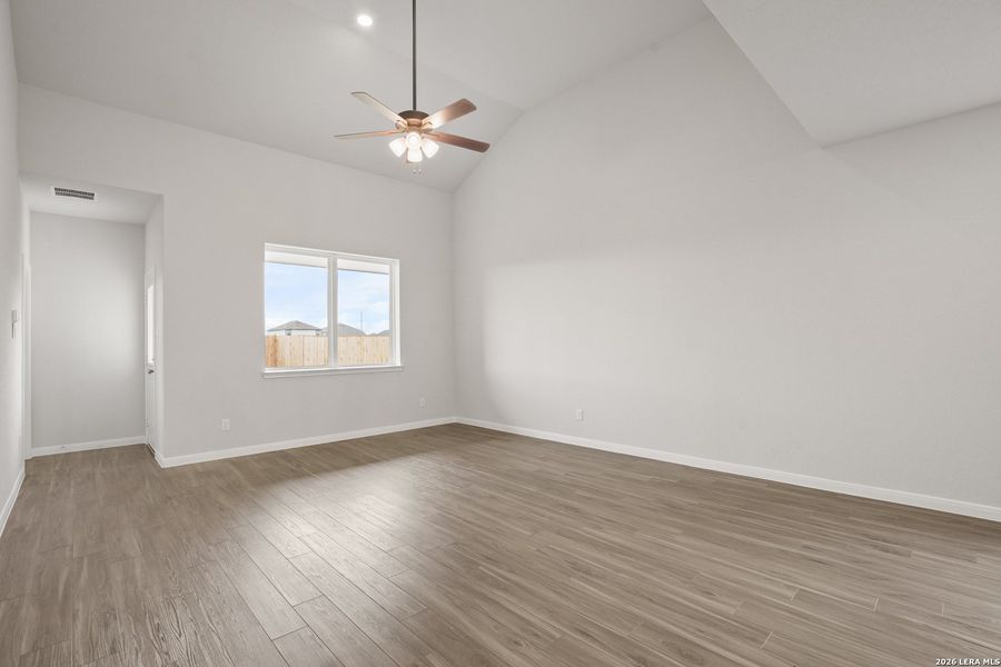 Spacious, unfurnished interior of a new home in Swenson Heights, Seguin (Image 12).