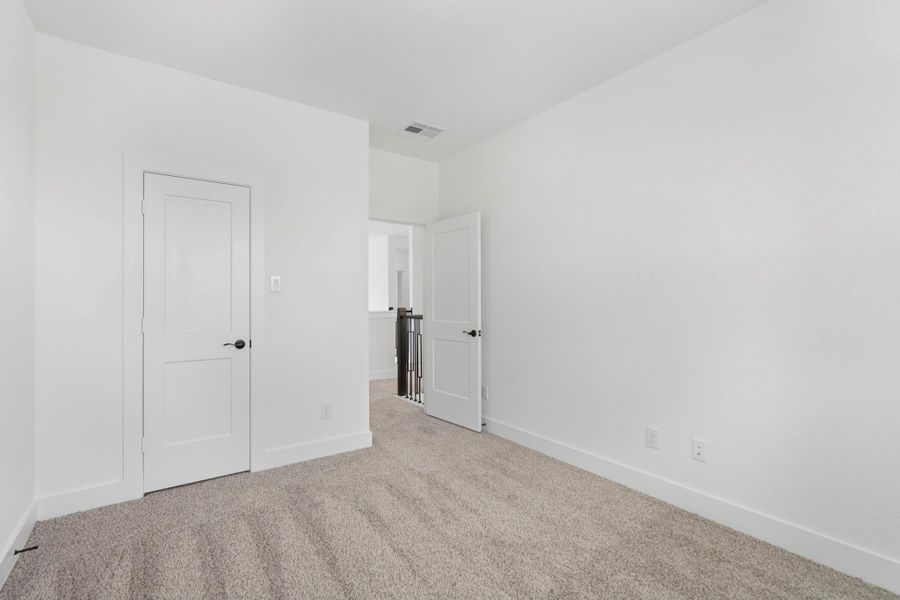 Spacious, unfurnished interior of a new home in Riceland, Mont Belvieu (Image 15).