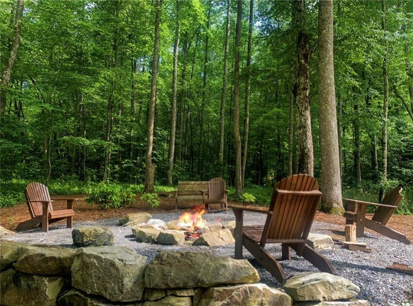 Community amenities in , Talking Rock (Image 50).